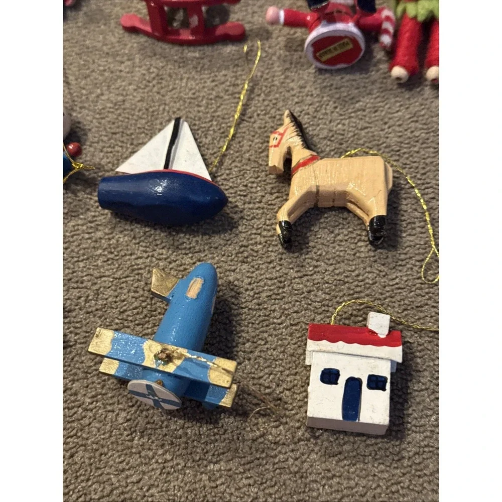 Vintage Lot of 33 Miniature Wooden Christmas Tree Holiday Ornaments (TD)